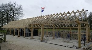 houtbouw gebintwerk eiken hout paardenstal kapschuur mobiele hout zagerij Martijn Seijger